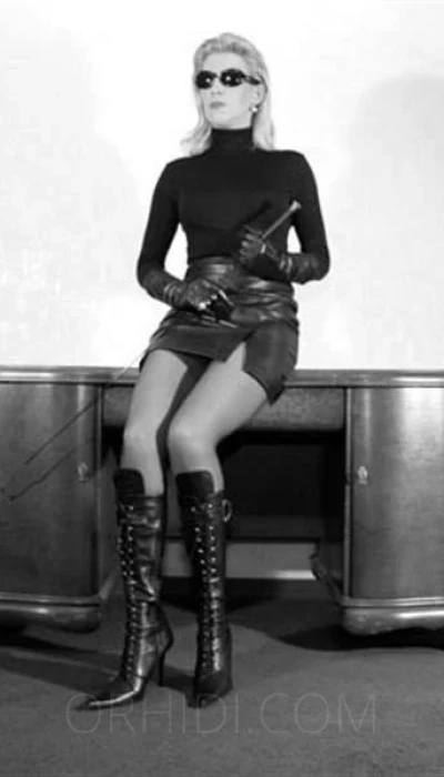 DANGEROUS DIVA
