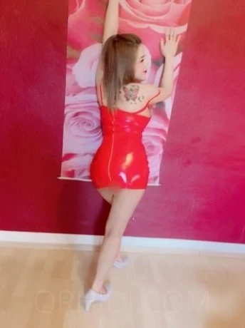 Sara AV Top Massage