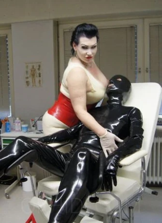 Queen Mona / Fr. Dr. Mona
