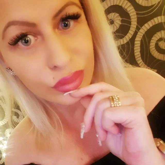 German Emily Curvy