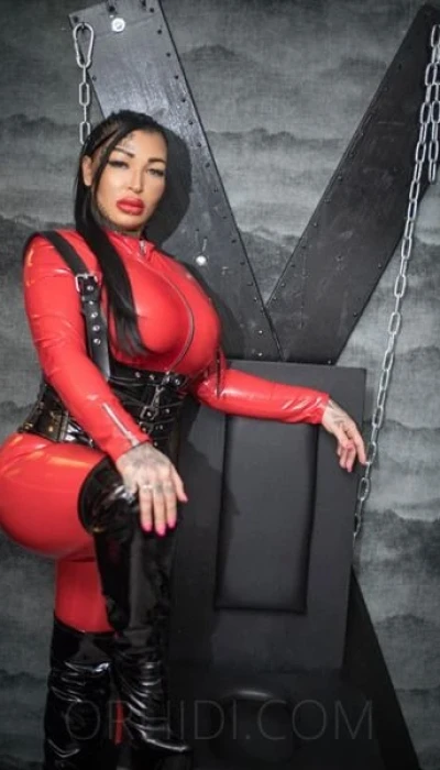 Domina Vicky