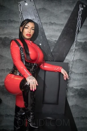 Domina Vicky