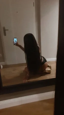 Feminine Ts Barby Amira DELUXXXE