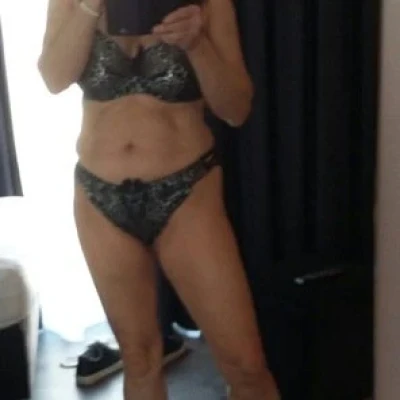 Rosa privat hingebungsvolle MILF