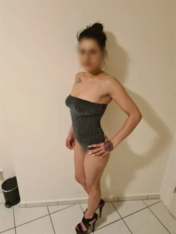 Adriana24