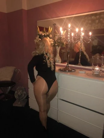 Marina Bei Mona Roses