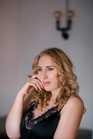 Viktoria Julia
