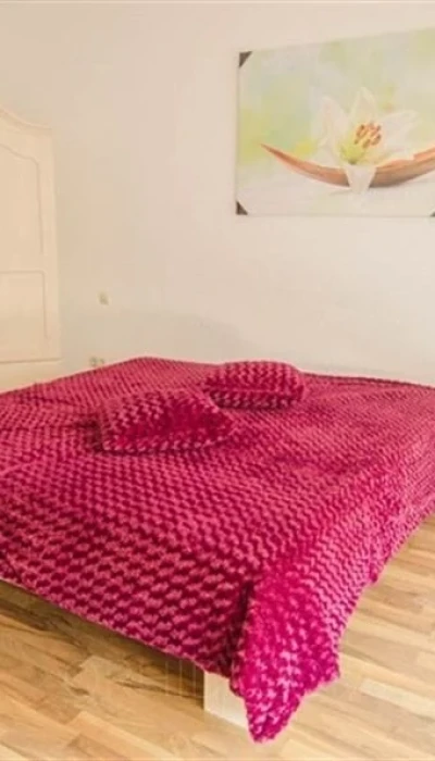 China- Japan-Massage