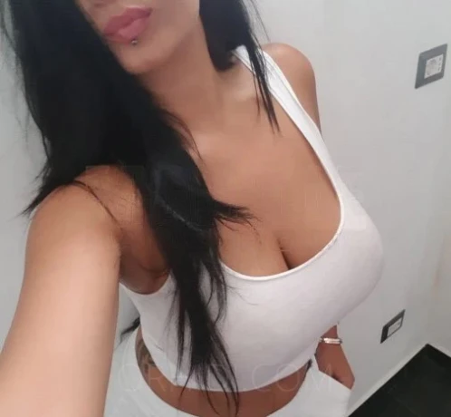 Lisa latina fuego