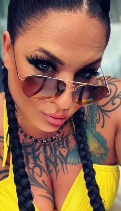 Curvy Chayenne