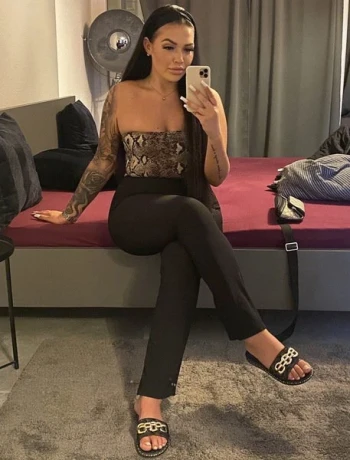 Zoe Party Girl 18