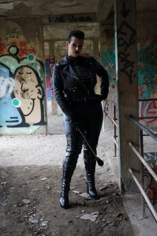 Queen Mona Fr Dr Mona
