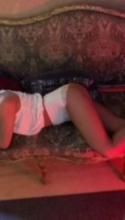 Simone im Girls-Haus 19